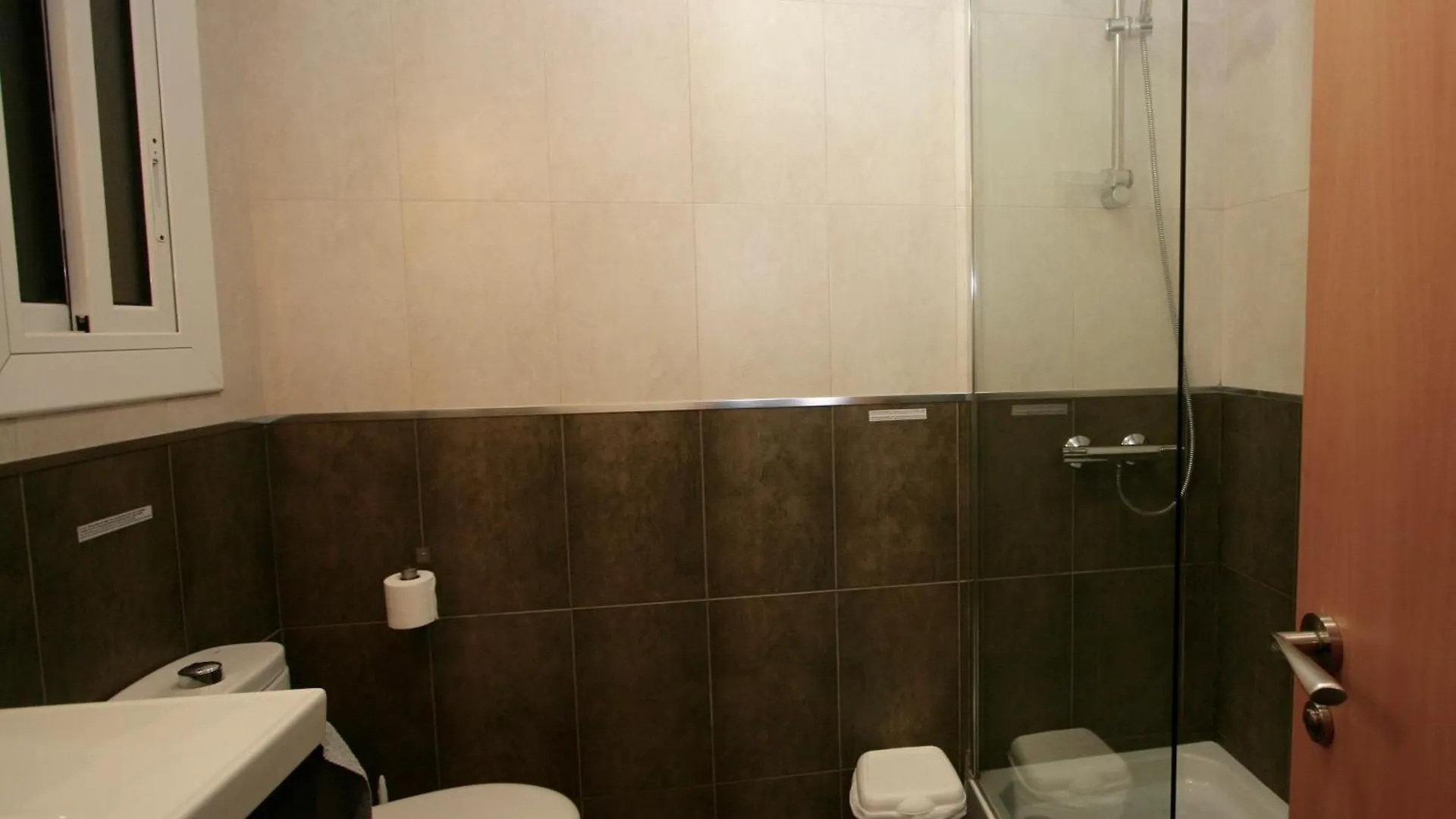 Aparteasy Barcelona Apartment